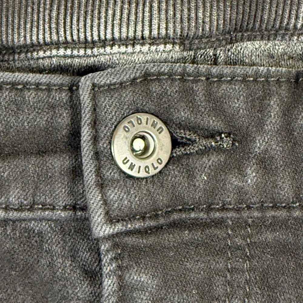 UNIQLO Jeans 27 x 30 Black Wash Slim Fit Straight‎ Leg Pants Waist Stretch Men's